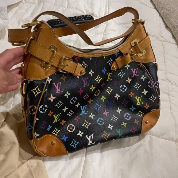 Louis Vuitton - Picture 4 of 4